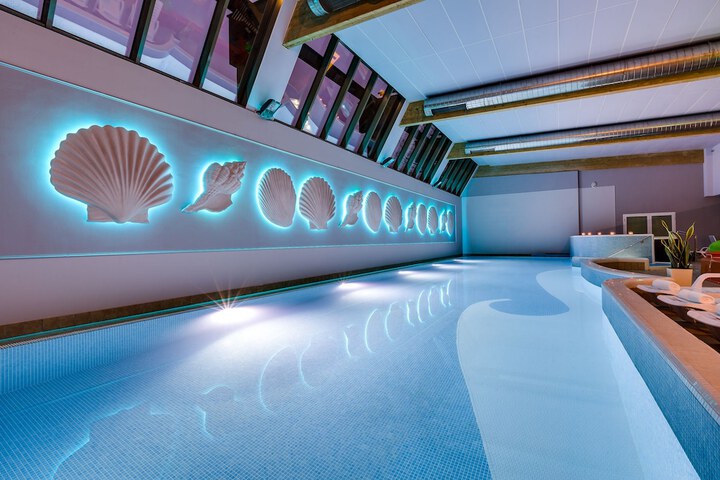 Hotel with Pool