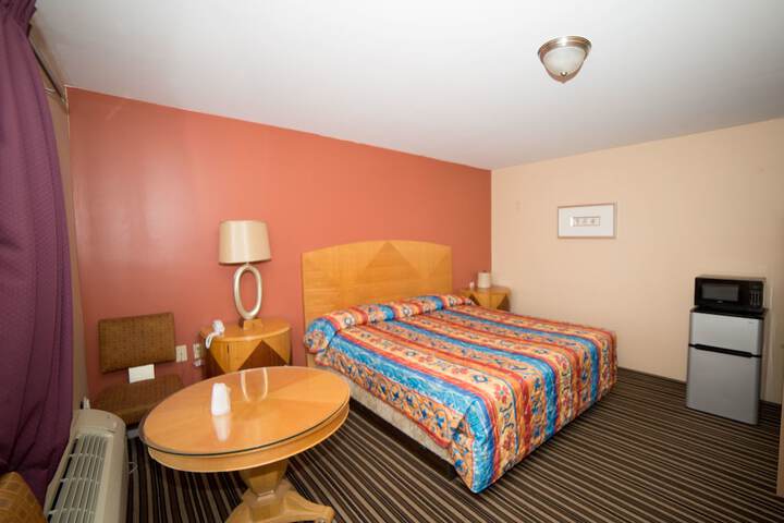 1 King Bed (1 of 6)