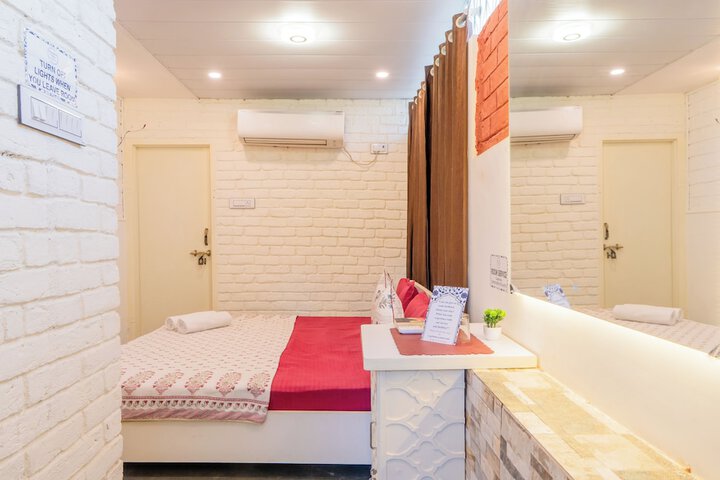 Room 5 of 13