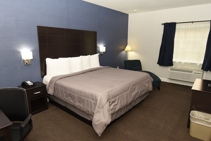 1 King Bed (25 of 33)