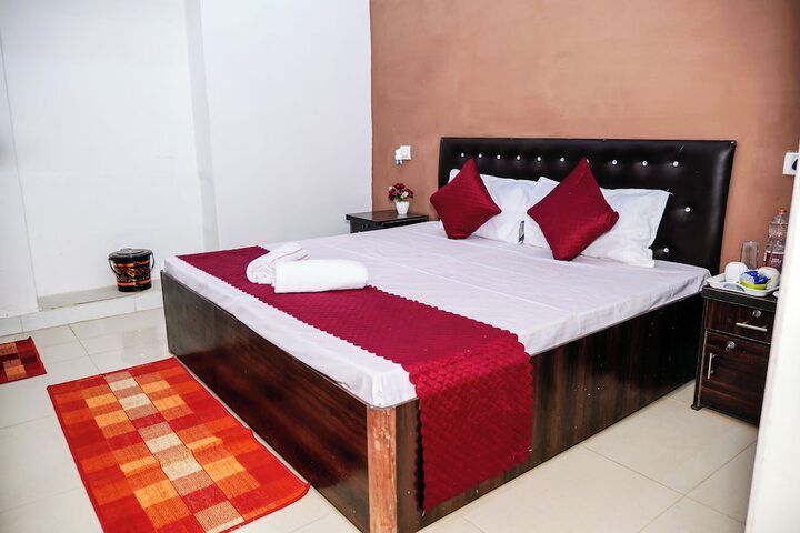 Room 5 of 6