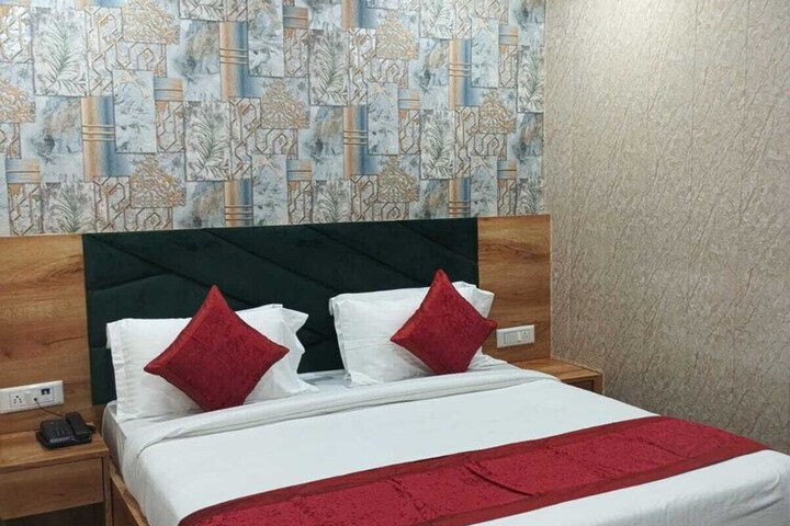 Room 8 of 18