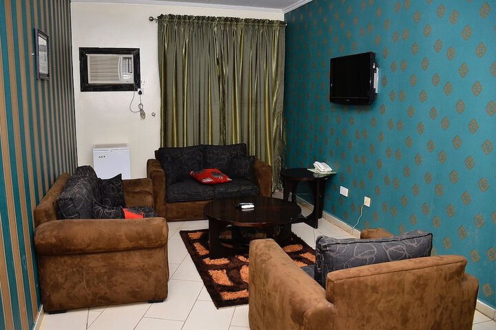 Room 8 of 30