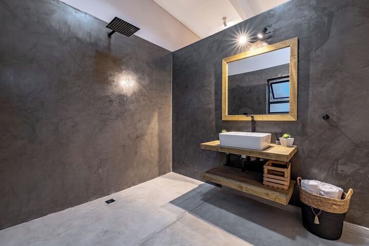 Room 17 of 32