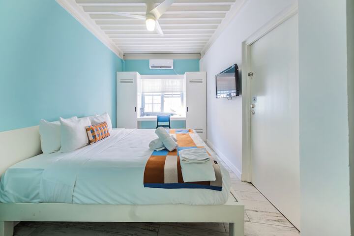 Room 8 of 82