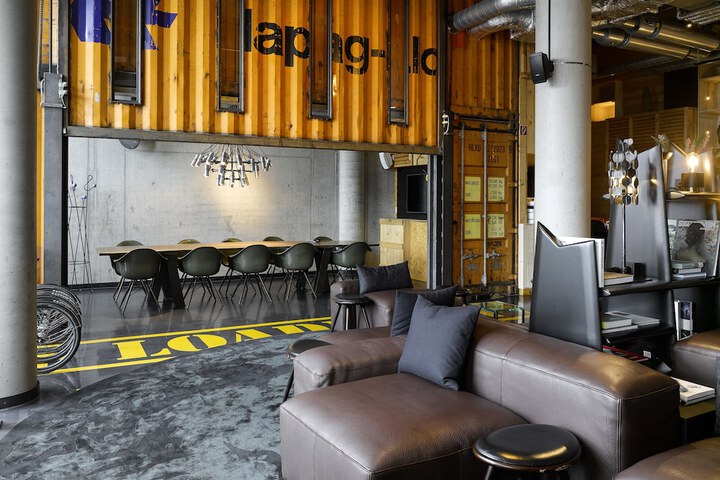 Entrance & Lobby
