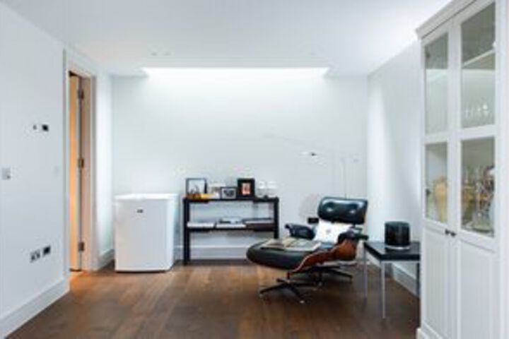Room 27 of 37