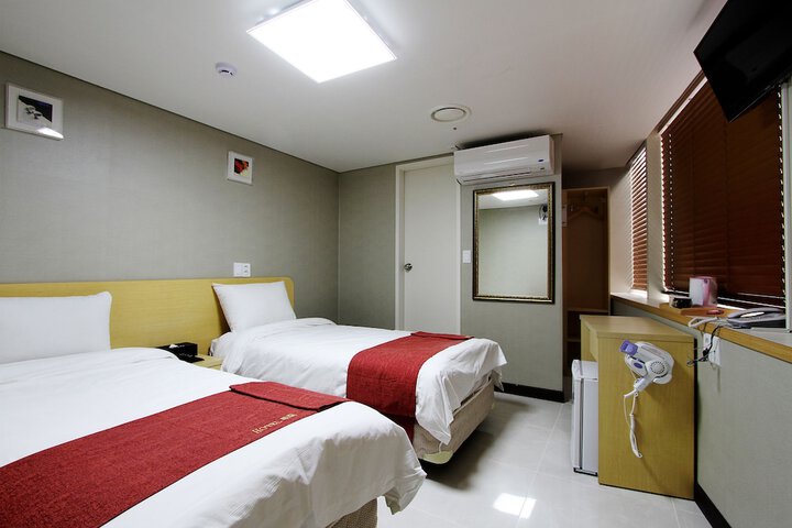 Room 19 of 50