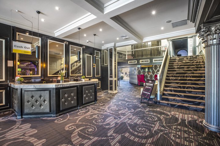 Entrance & Lobby