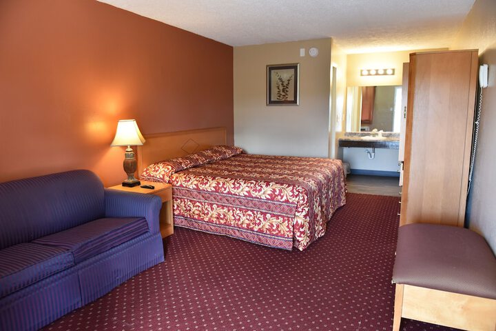 1 King Bed (2 of 9)