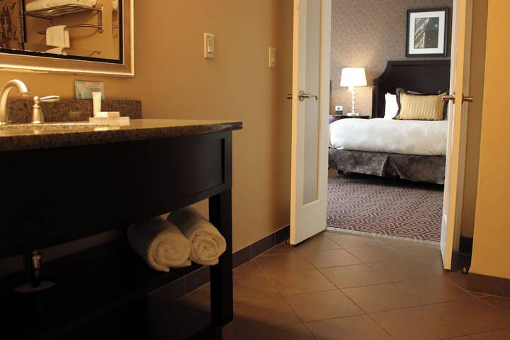 Executive 2 Queen Beds (1 of 6)