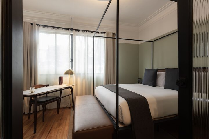 Room 5 of 10