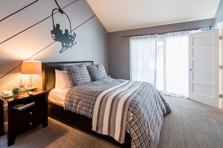 Deluxe King Bed (60 of 119)