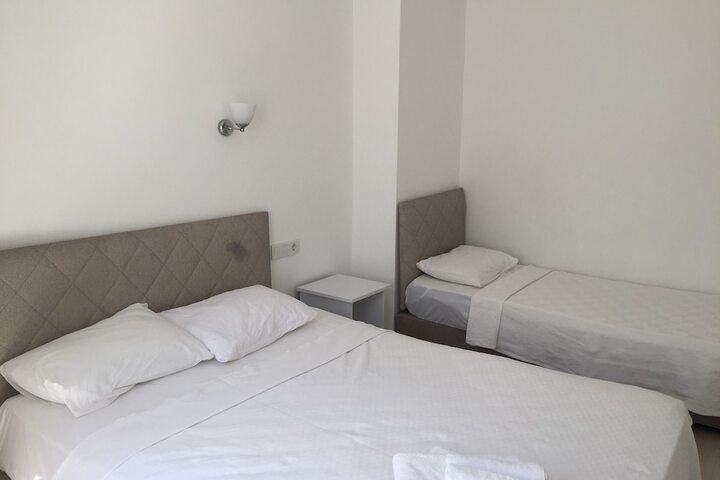 Room 10 of 33
