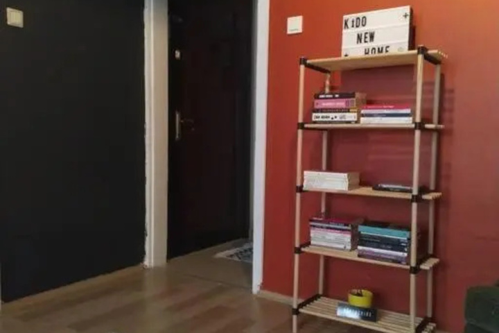 Room 6 of 10