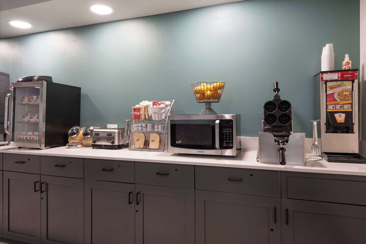 Breakfast/Coffee Service 22 of 29