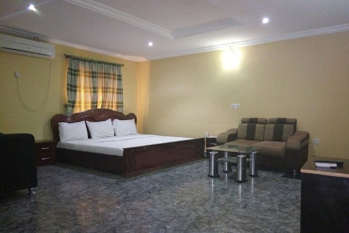 Room 6 of 16