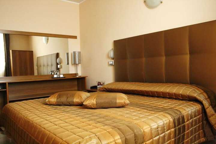 Room 6 of 39