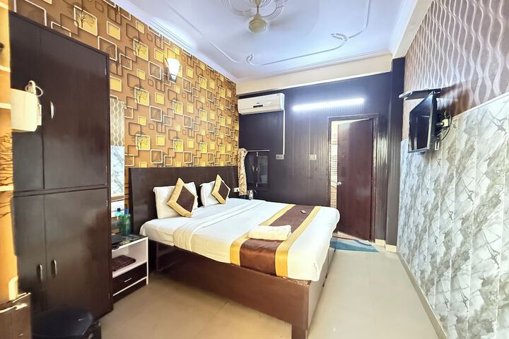 Room 13 of 17
