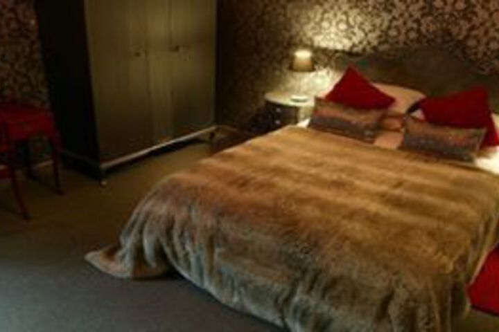 Room 4 of 13