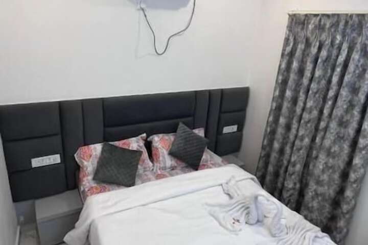 Room 6 of 43