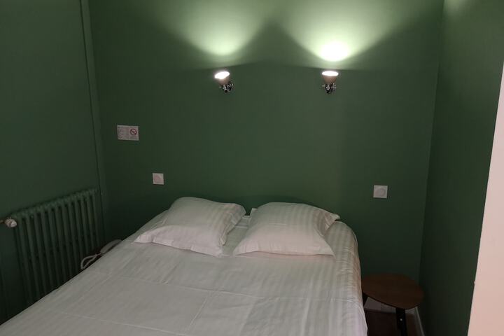 Room 14 of 48