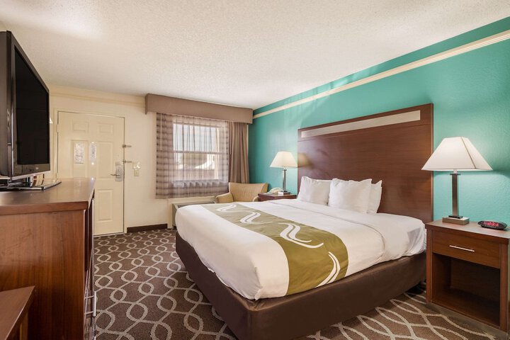 1 King Bed (7 of 13)