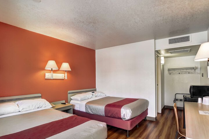 Room 10 of 29