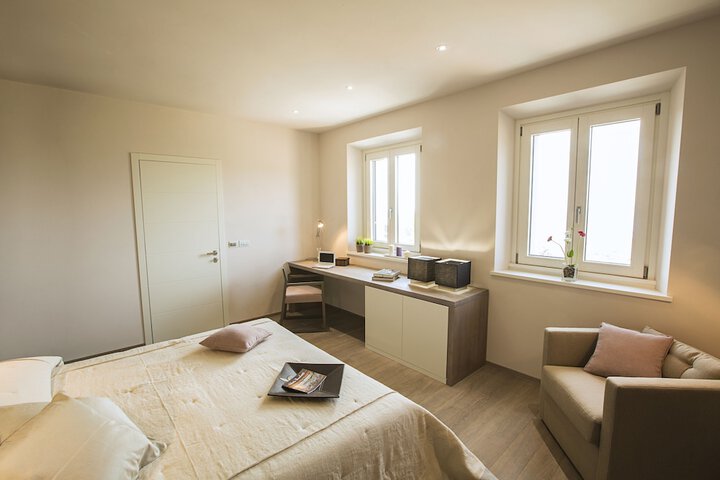 Room 10 of 76