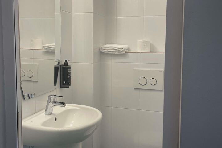 Room 44 of 151