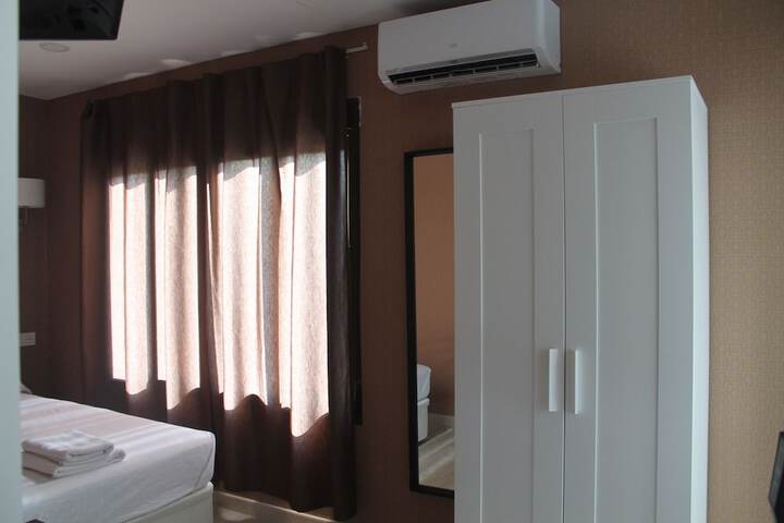 Room 5 of 85