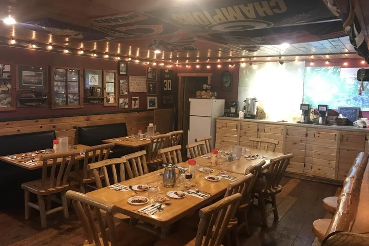 Dining 4 of 7