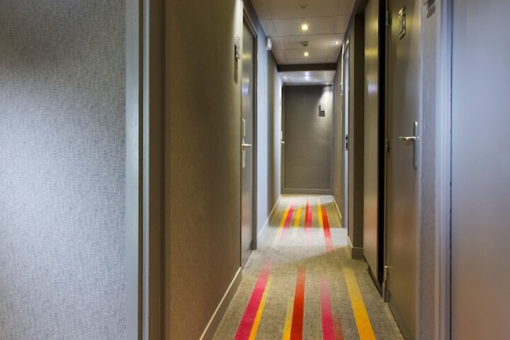 Ballroom/Hall 28 of 33