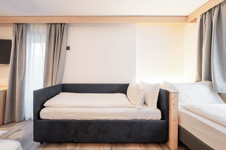 Room 13 of 49