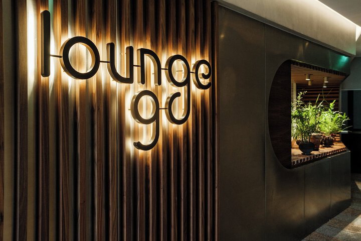 Lounge 76 of 142