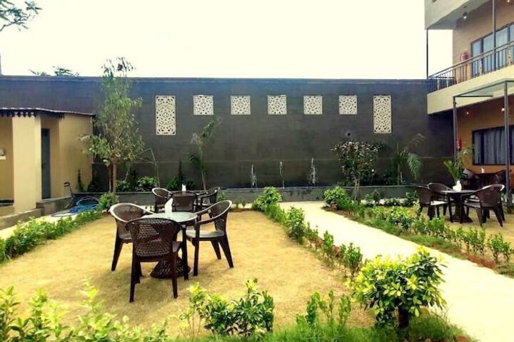 Hotel Exterior 106 of 114