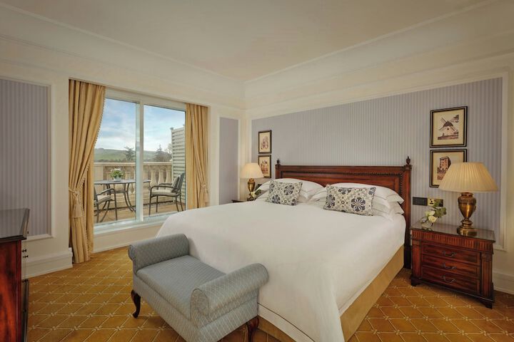 Room 27 of 147