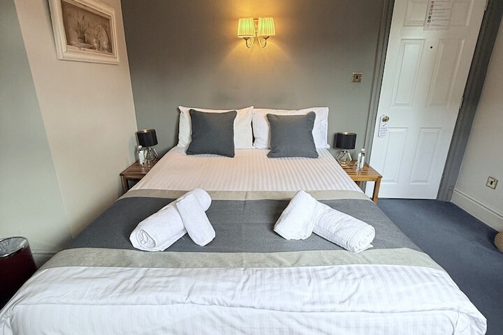 Room 11 of 32
