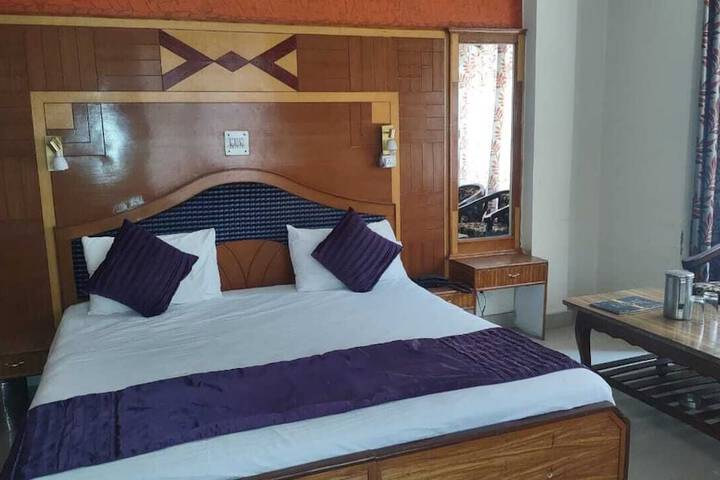 Room 2 of 8