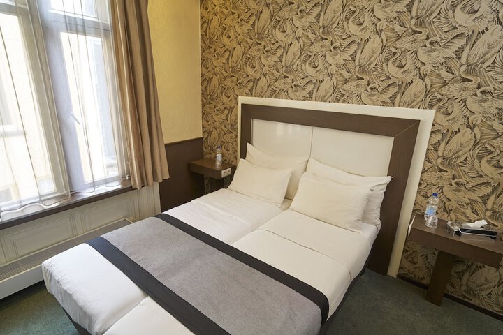 Room 15 of 39