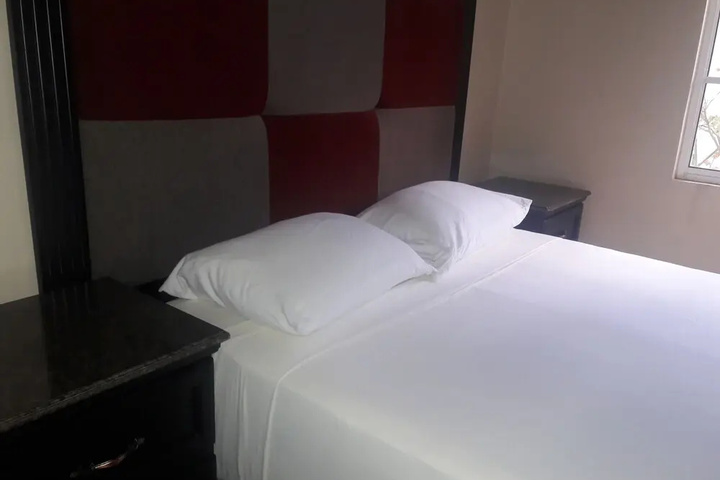 Room 4 of 11