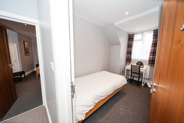 Room 15 of 40