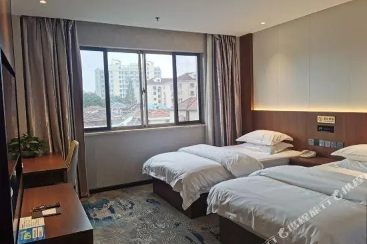 Room 3 of 5