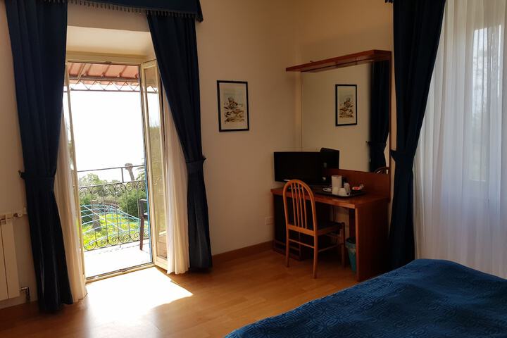 Room 3 of 42