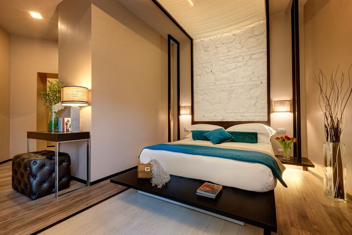 Room 3 of 84