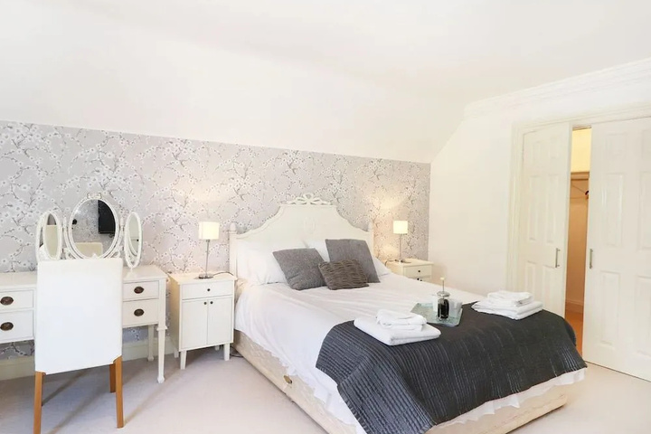 Room 3 of 16
