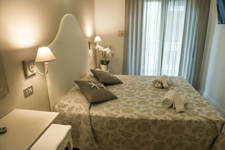 Room 10 of 46
