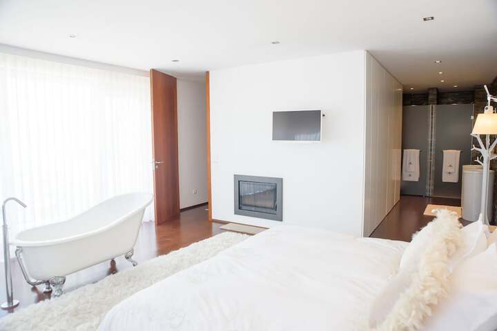 Room 13 of 66