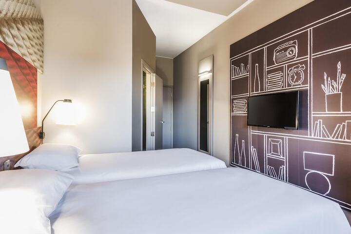 Room 14 of 77