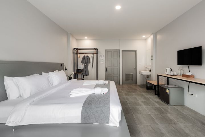 Room 28 of 90